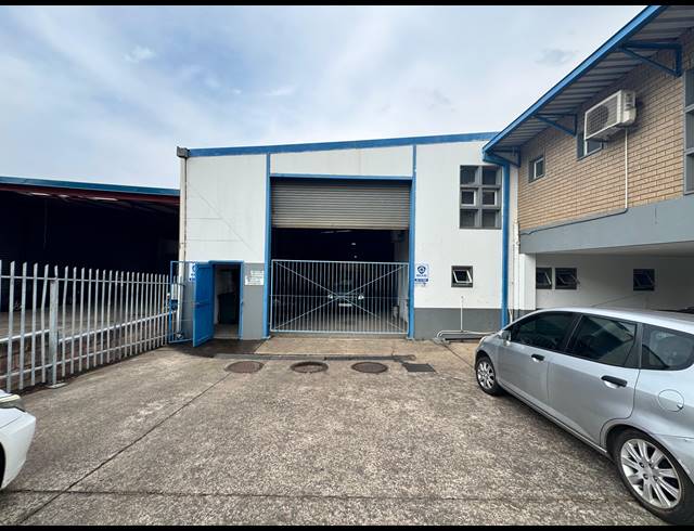 800M² WAREHOUSE FOR SALE IN MOUNT EDGECOMBE